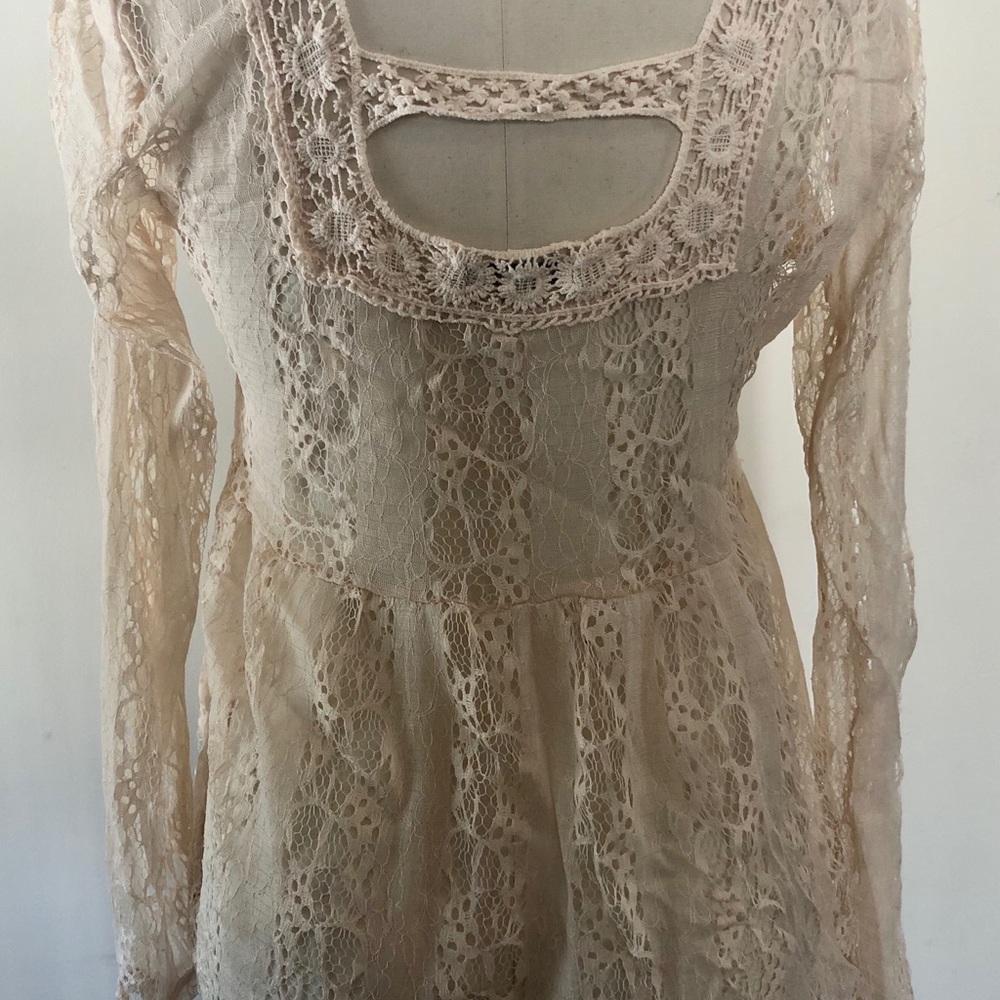 Lace top - Picture 2 of 4